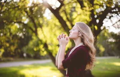 young-woman-praying